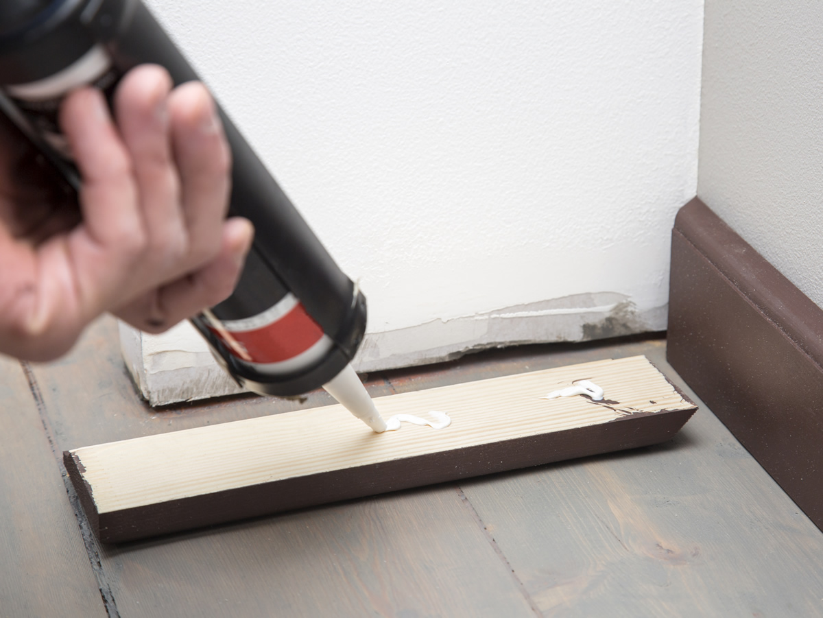 baseboard-caulking baseboard-caulking